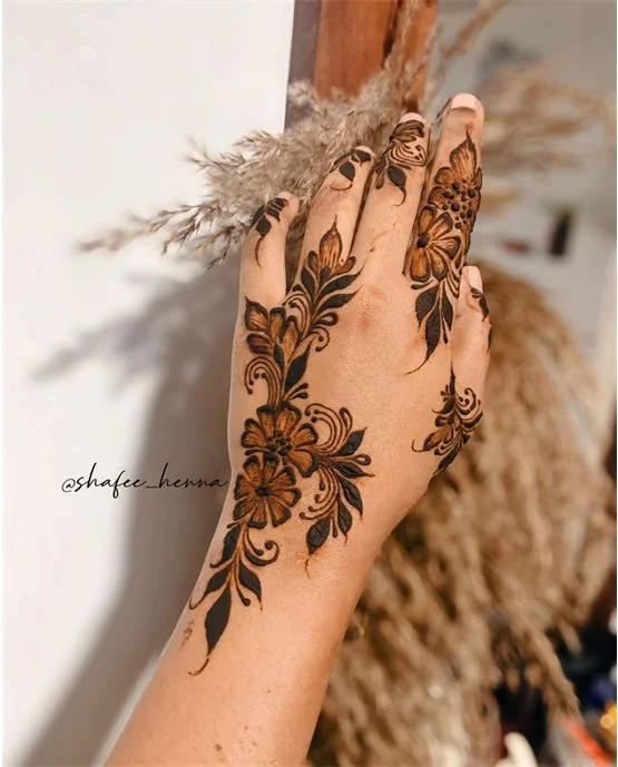 Refined Design Blending Into Heart Back Hand Mehndi Design Refined Design Blending Into Heart Back Hand Mehndi Design